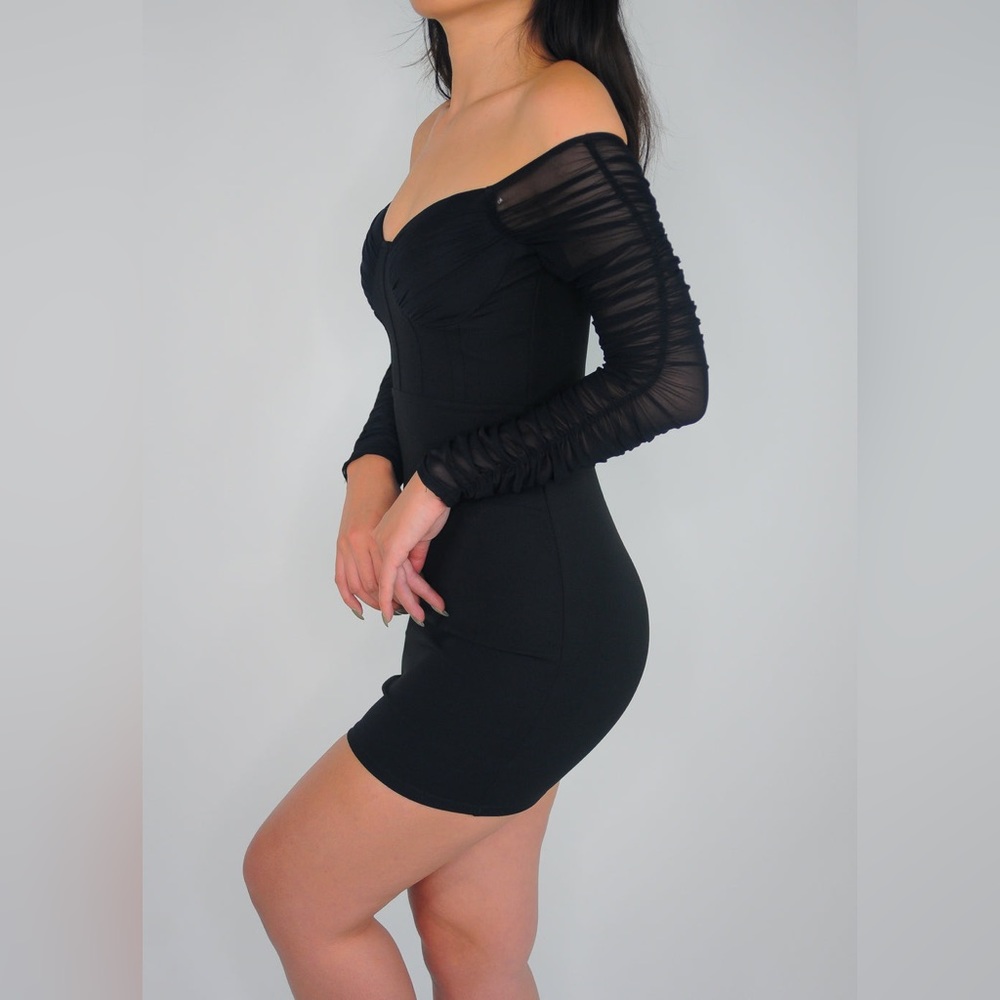 Sexy Ruched Off-Shoulder Dress with Rib Detail

Run TRUE to size: M